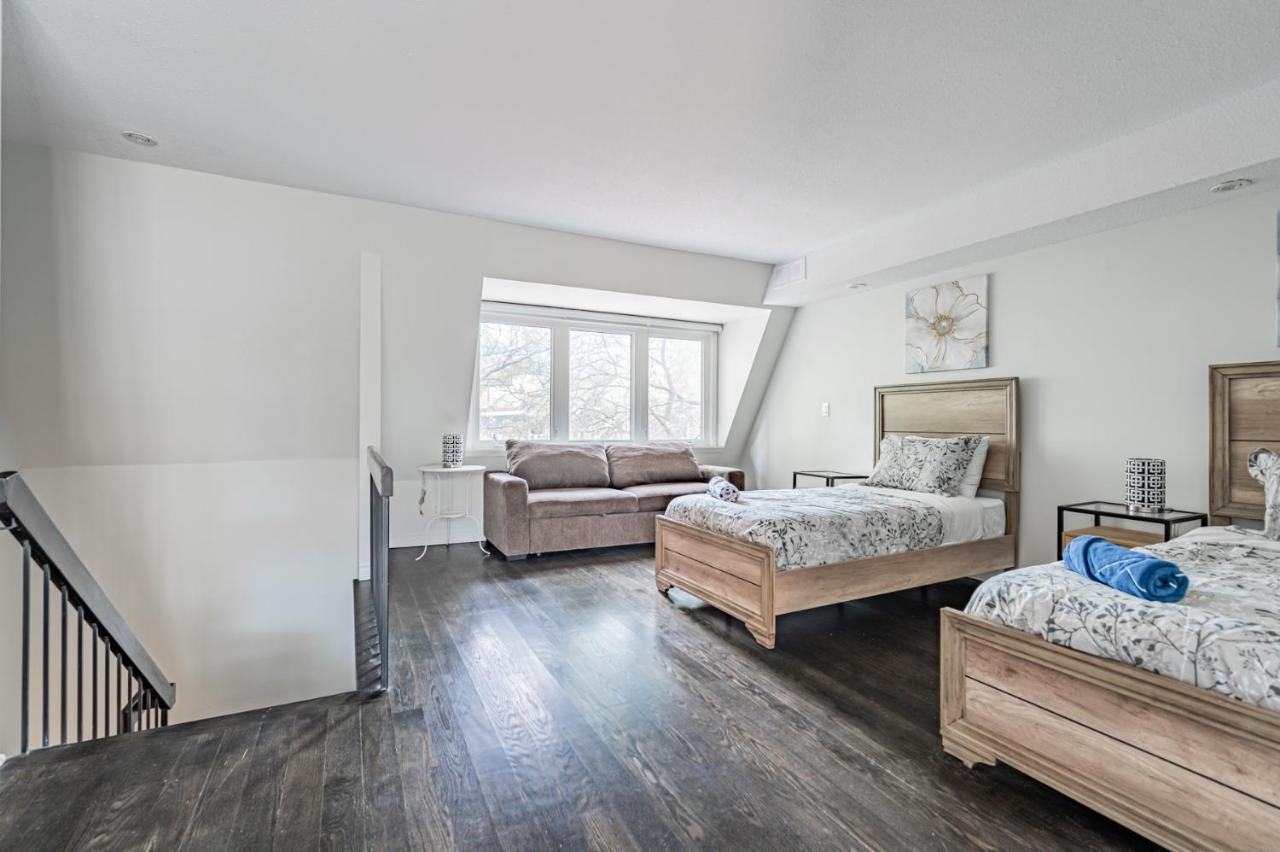 Beautiful Property In Downtown Core Close To Subway Station! Торонто Экстерьер фото