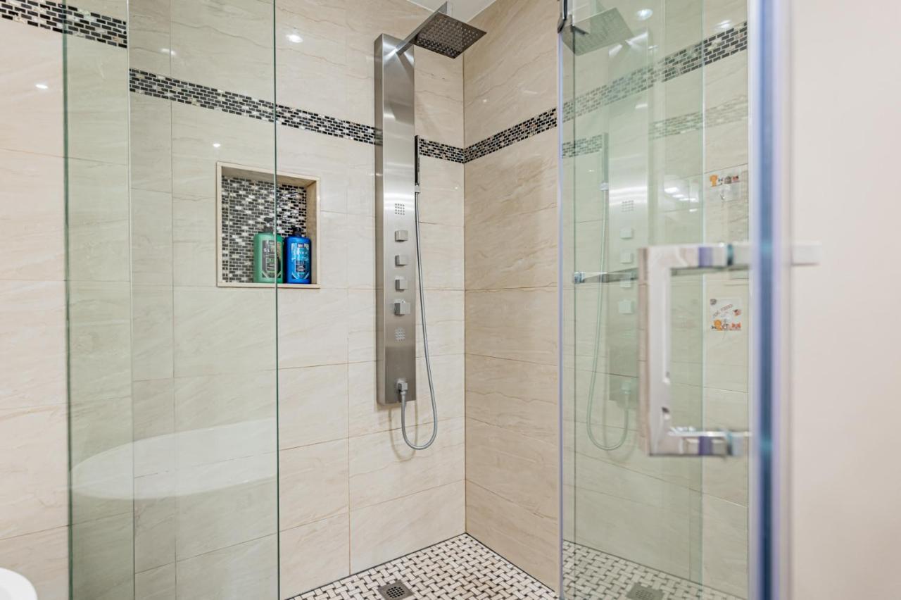 Beautiful Property In Downtown Core Close To Subway Station! Торонто Экстерьер фото