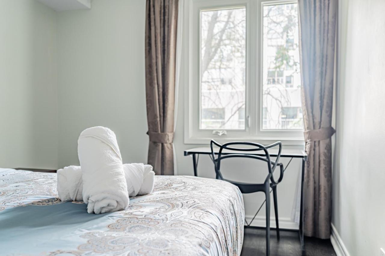 Beautiful Property In Downtown Core Close To Subway Station! Торонто Экстерьер фото