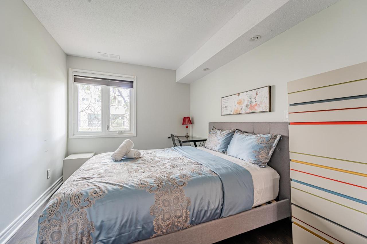 Beautiful Property In Downtown Core Close To Subway Station! Торонто Экстерьер фото