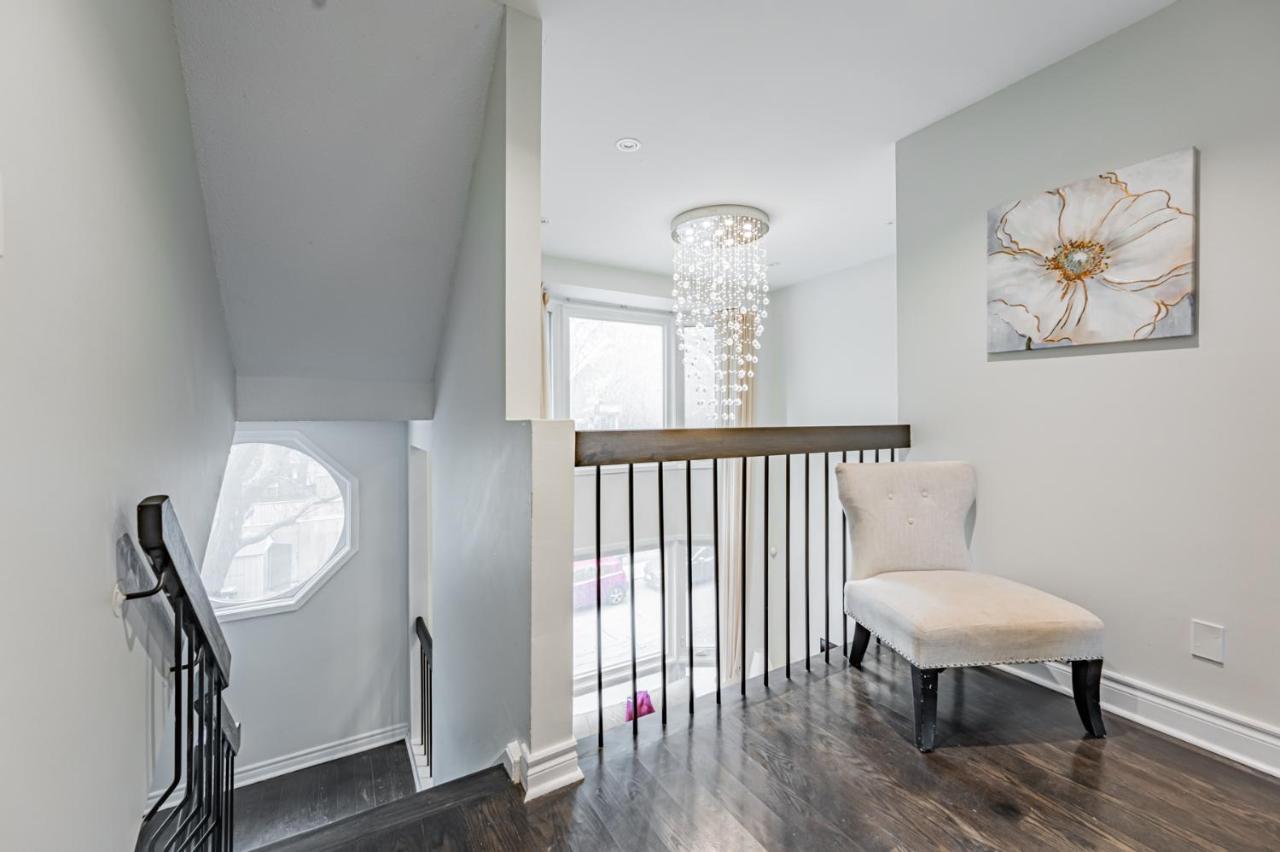 Beautiful Property In Downtown Core Close To Subway Station! Торонто Экстерьер фото